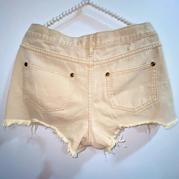 Free People cute beige shorts - Picture 2 of 3